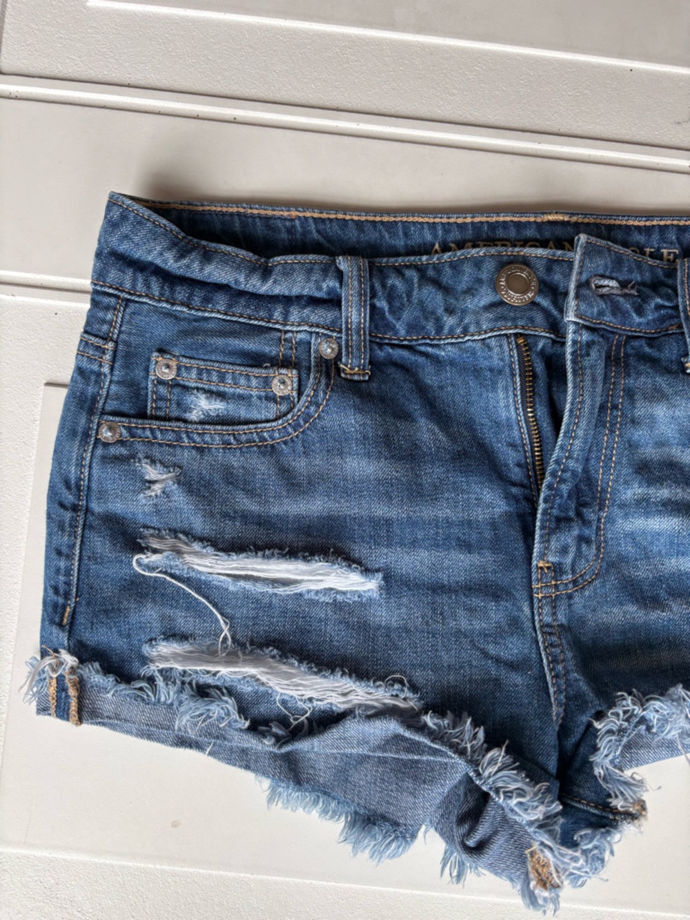 American Eagle Women’s Tomgirl Shortie Denim Jean Shorts Distressed Size 4 - Picture 2 of 6